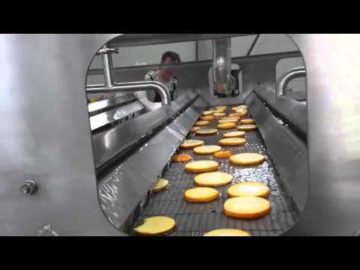 Curtain fryer. Continuous fryer - pouring method. The video shows process with open lid?